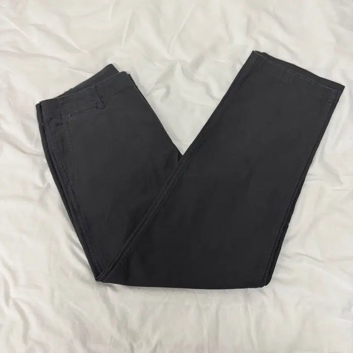 [SOLD OUT] (새상품) 무신사스탠다드 백 사틴 오피스 팬츠 다크 그레이
