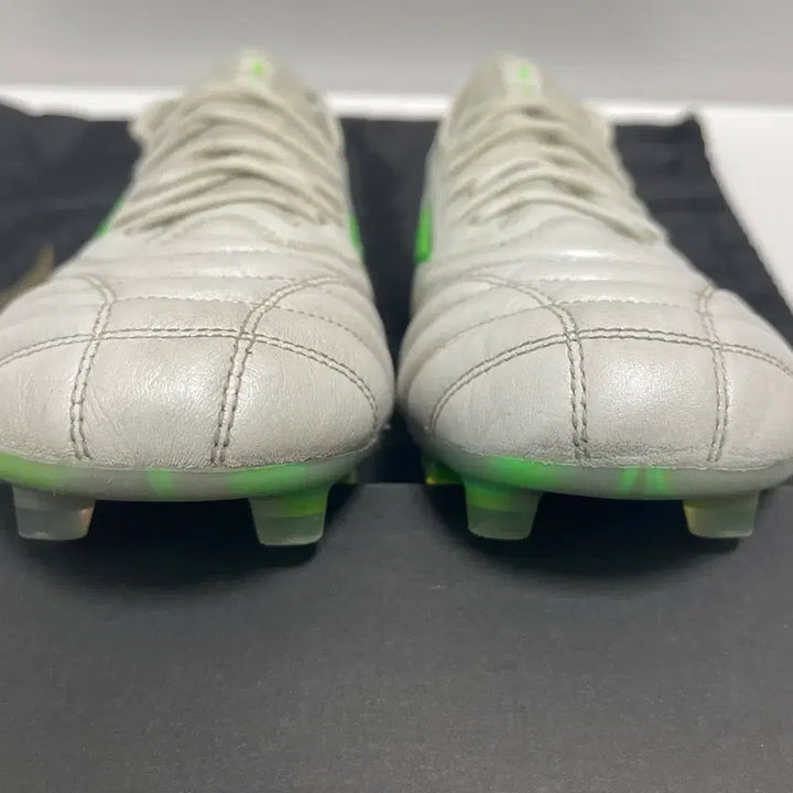 [BUNJANG] Mizuno Morelia Neo IV Beta Japan Soccer Cleats / 미즈노 모렐리아 네오4 베타 재팬 260