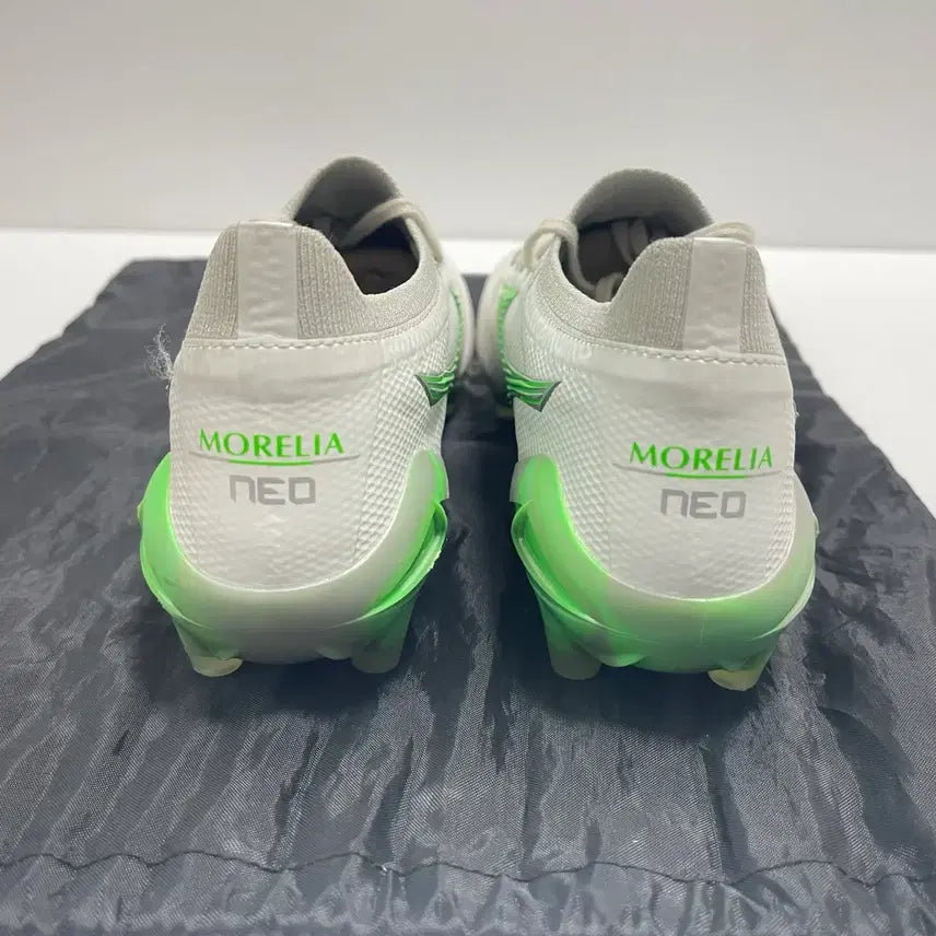 [BUNJANG] Mizuno Morelia Neo IV Beta Japan Soccer Cleats / 미즈노 모렐리아 네오4 베타 재팬 260