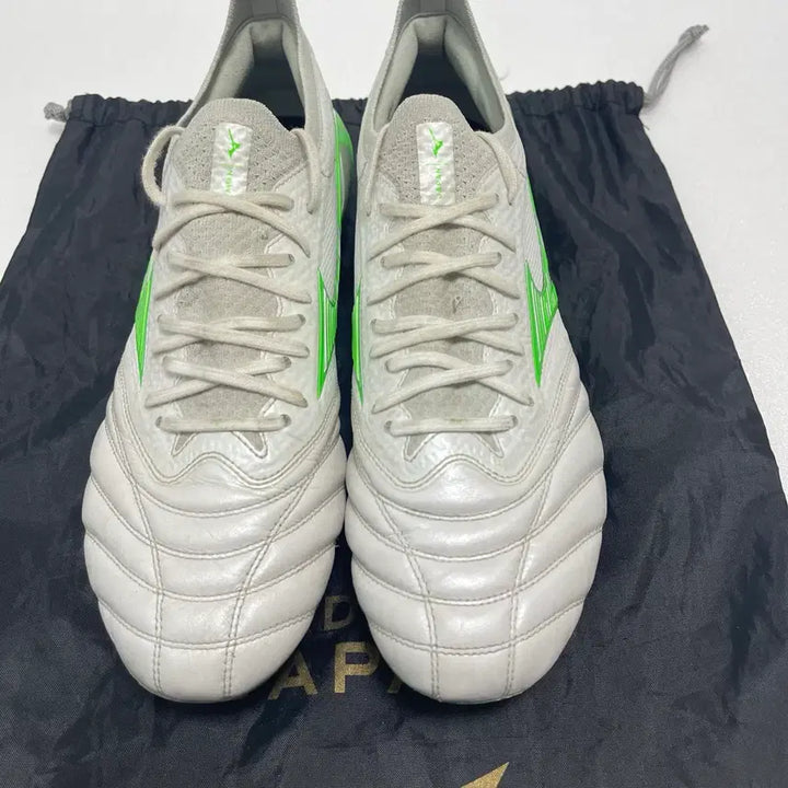 [BUNJANG] Mizuno Morelia Neo IV Beta Japan Soccer Cleats / 미즈노 모렐리아 네오4 베타 재팬 260