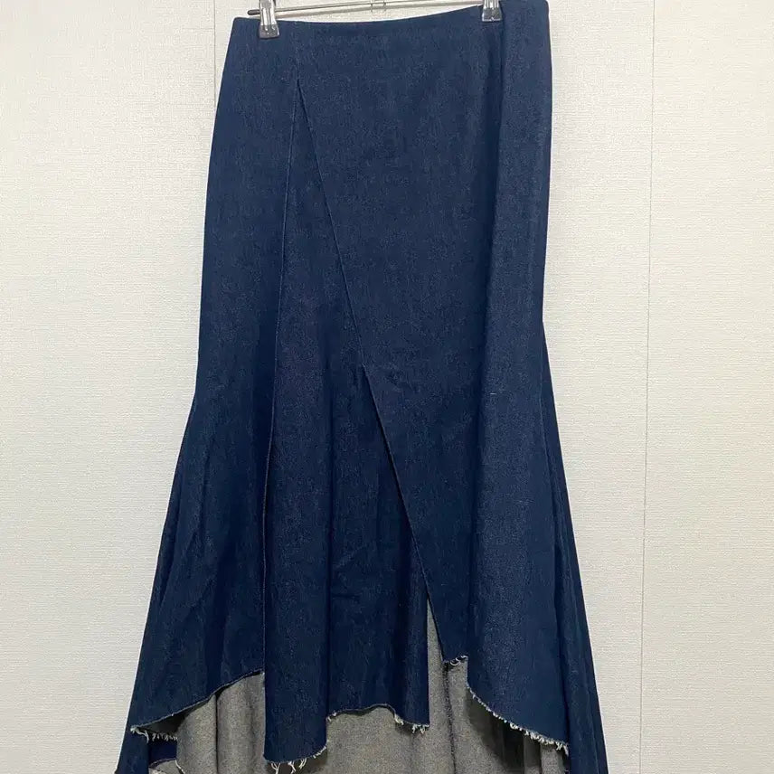[SOLD OUT] 스튜디오톰보이 언발 데님 스커트