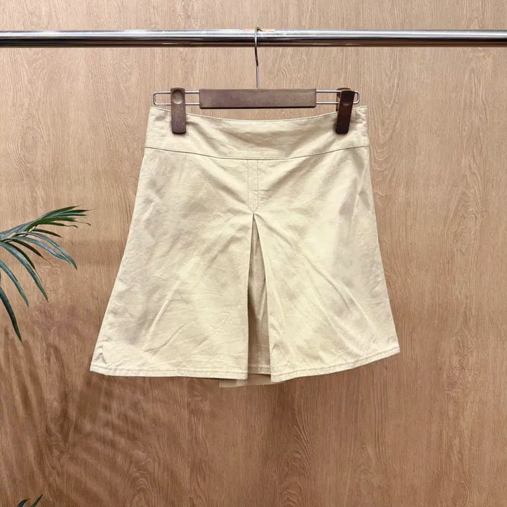 [BUNJANG] Burberry Blue Label Mini Flare Skirt Beige / 버버리 블루 라벨 미니 플레어 스커트 로고 자수 디테일 베이지