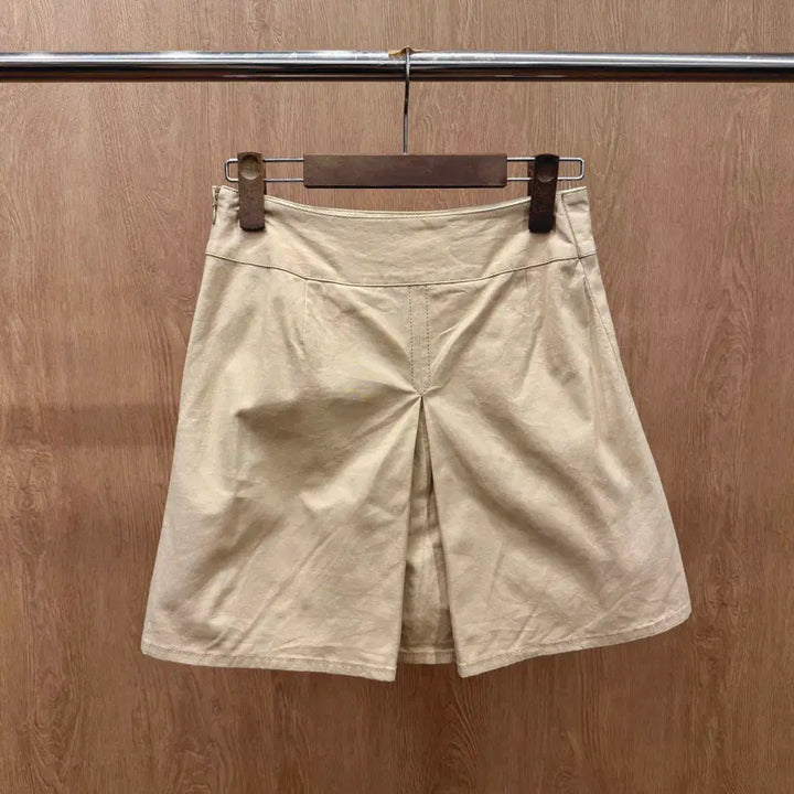 [BUNJANG] Burberry Blue Label Mini Flare Skirt Beige / 버버리 블루 라벨 미니 플레어 스커트 로고 자수 디테일 베이지