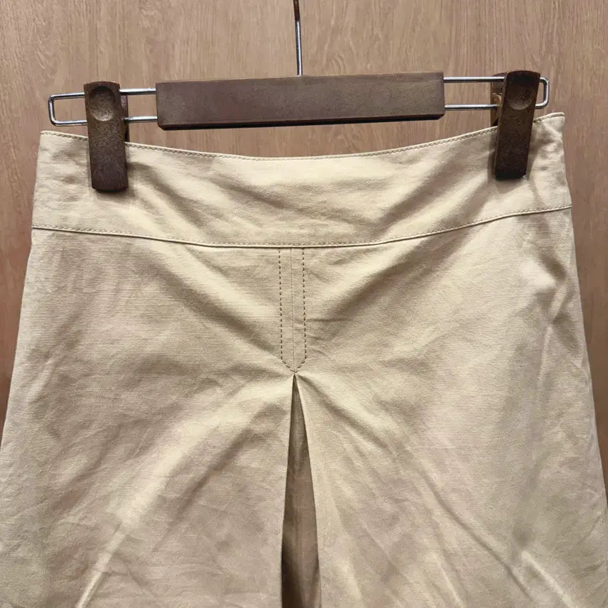 [BUNJANG] Burberry Blue Label Mini Flare Skirt Beige / 버버리 블루 라벨 미니 플레어 스커트 로고 자수 디테일 베이지