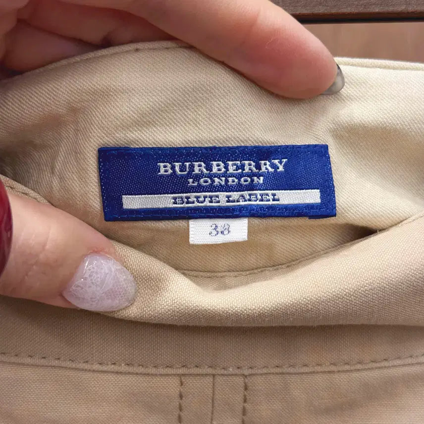 [BUNJANG] Burberry Blue Label Mini Flare Skirt Beige / 버버리 블루 라벨 미니 플레어 스커트 로고 자수 디테일 베이지