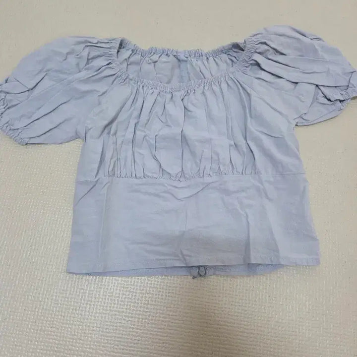 [BUNJANG] Avely Zigzag Sky Blue Puff Sleeve Blouse / 에이블리 지그재그 하늘색 퍼프 소매 블라우스