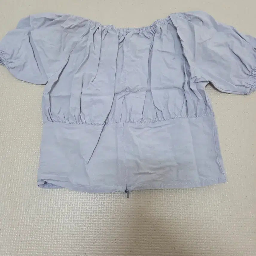 [BUNJANG] Avely Zigzag Sky Blue Puff Sleeve Blouse / 에이블리 지그재그 하늘색 퍼프 소매 블라우스