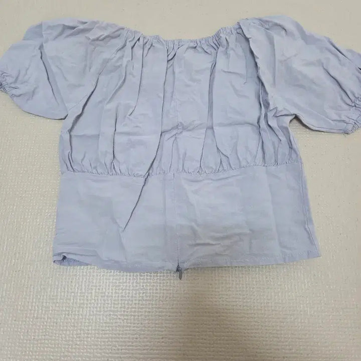 [BUNJANG] Avely Zigzag Sky Blue Puff Sleeve Blouse / 에이블리 지그재그 하늘색 퍼프 소매 블라우스