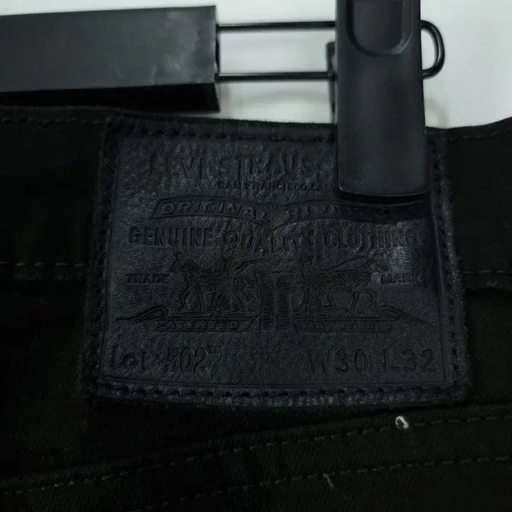 [SOLD OUT] 리바이스 프리미엄 502 슬림 스트레이트 블랙진 M20016