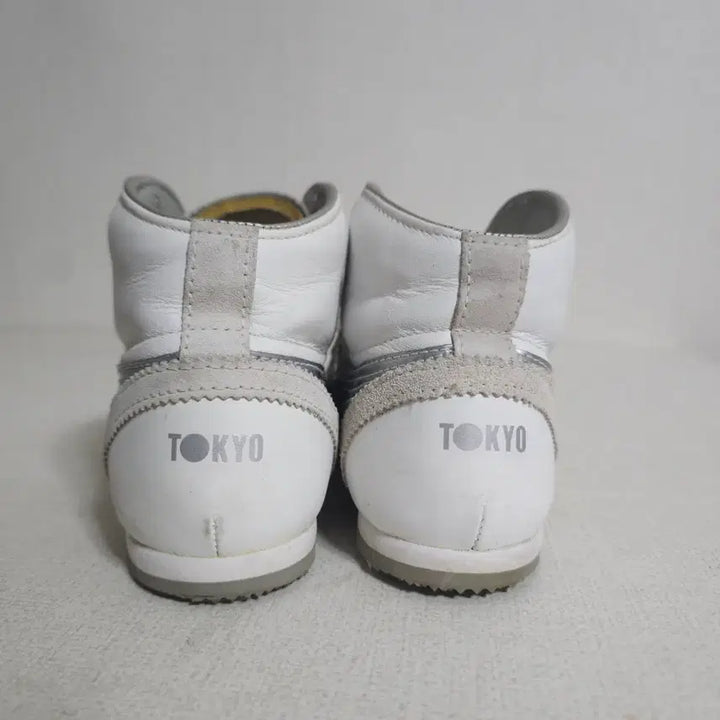 [SOLD OUT] 오니츠카타이거 멕시코 미드러너 스니커즈 화이트/실버 250