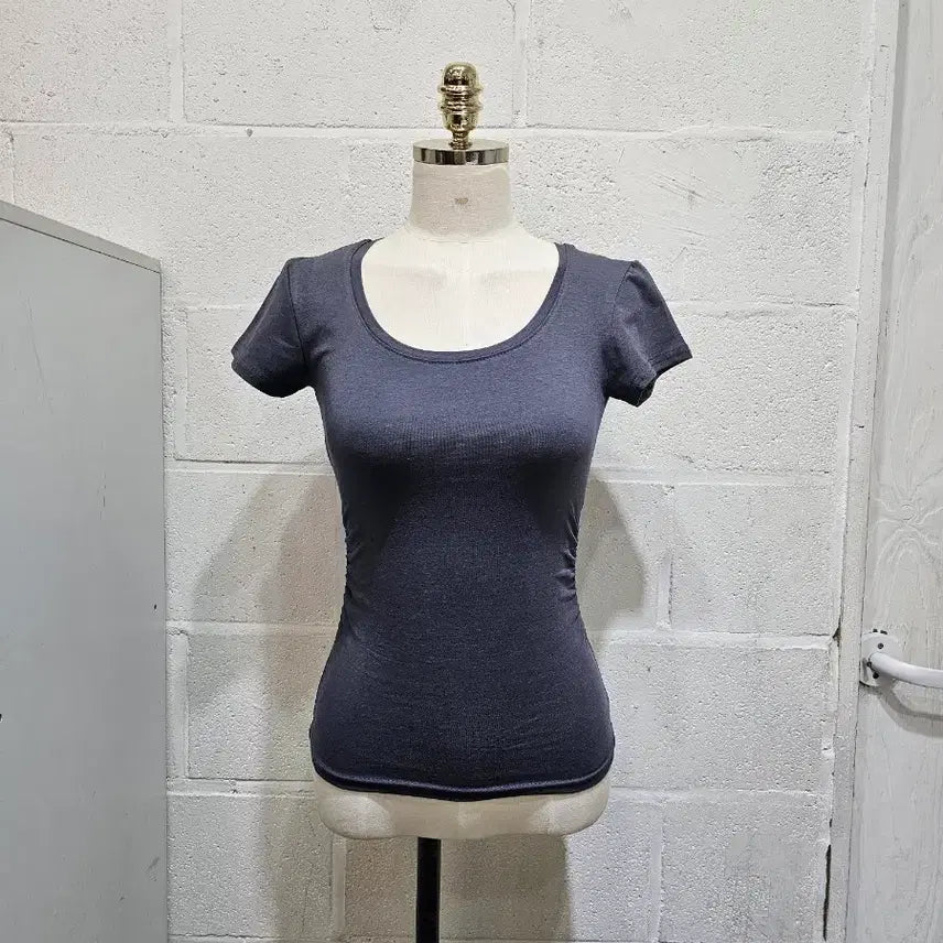 [SOLD OUT] 허리라인 양쪽셔링 라운드 슬림 반팔- 차콜