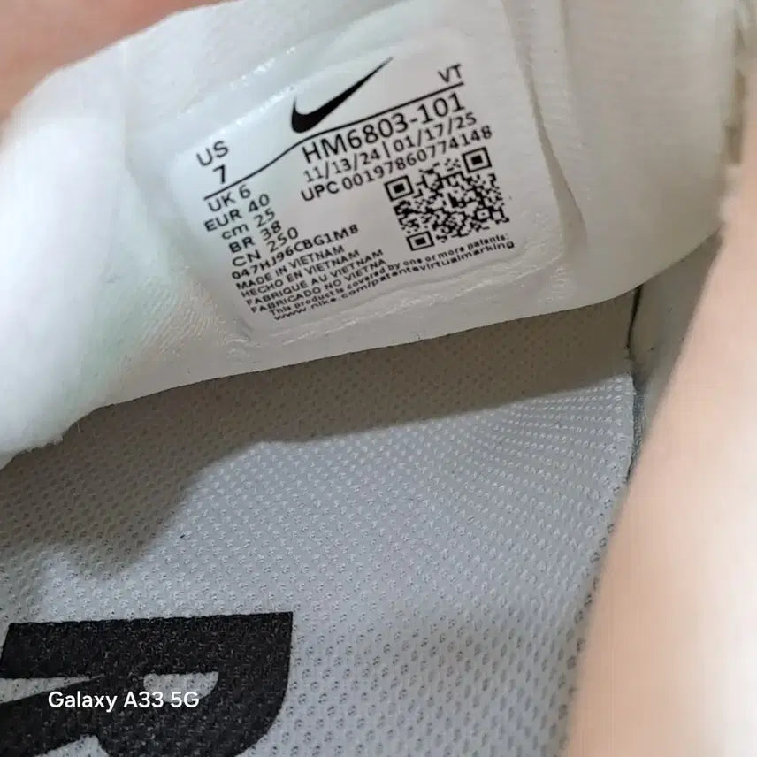 [SOLD OUT] 나이키  줌 보메로 18  250mm