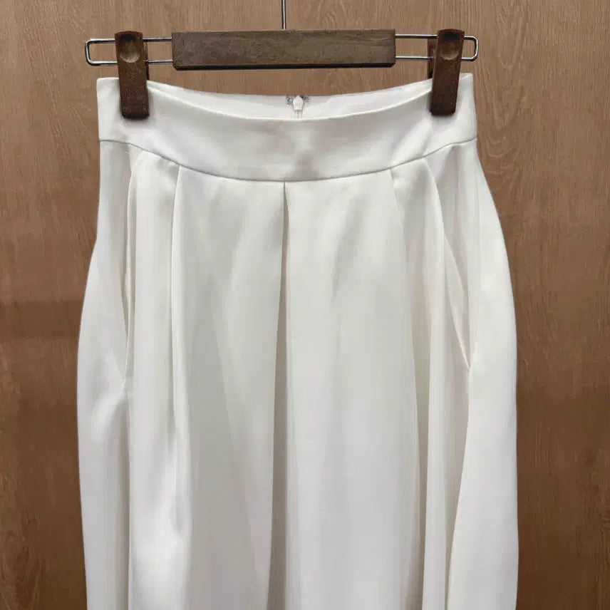 [BUNJANG] Beaker Flare Midi Skirt A-Line Daily Ivory / 비이커 플레어 미디 스커트 핀턱 디테일 A라인 데일리 아이보리