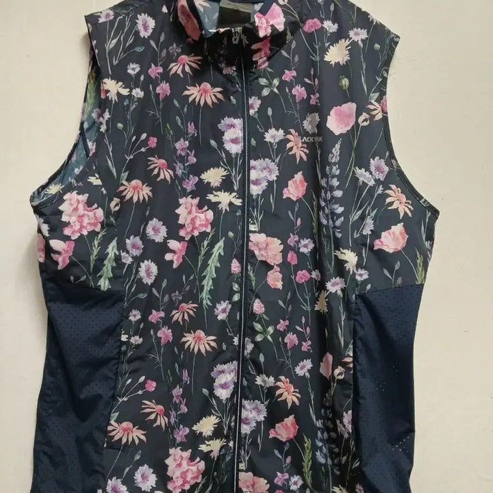 [SOLD OUT] 블랙야크 여성 플라워 패턴 등산 바람막이 조끼 사이즈 100