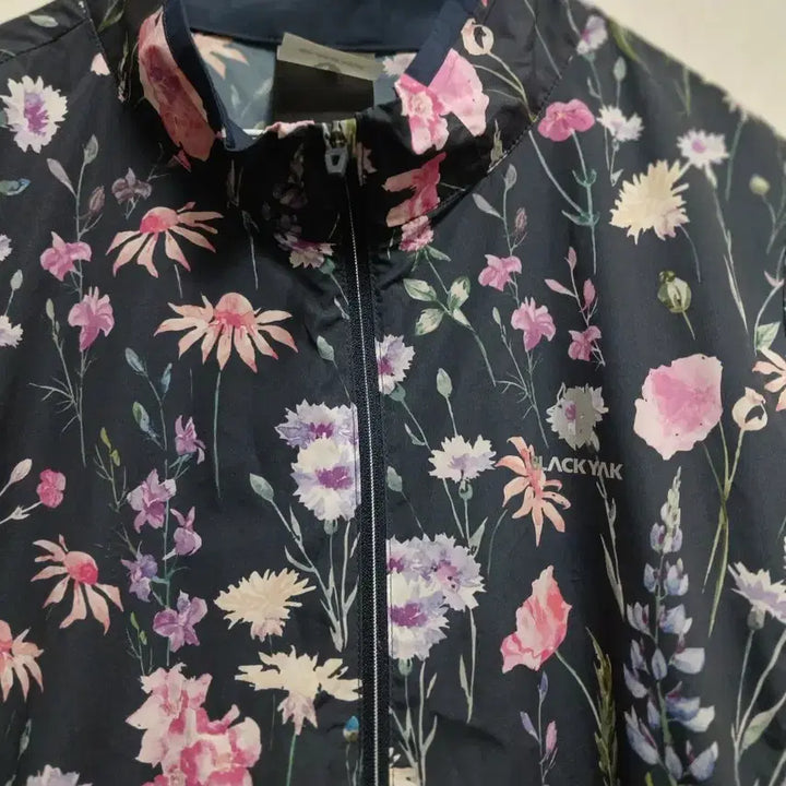 [SOLD OUT] 블랙야크 여성 플라워 패턴 등산 바람막이 조끼 사이즈 100