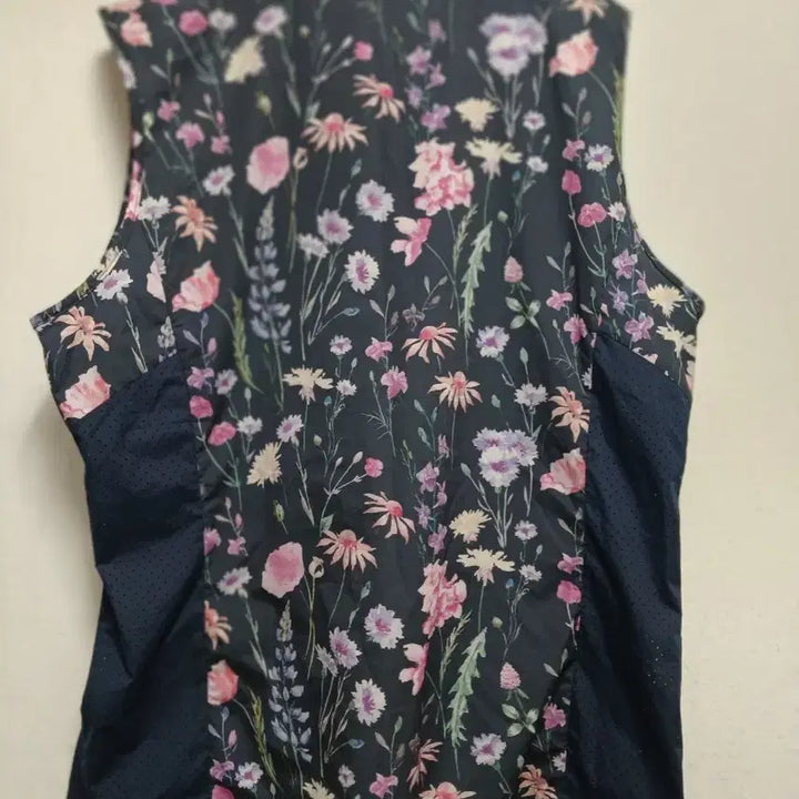 [SOLD OUT] 블랙야크 여성 플라워 패턴 등산 바람막이 조끼 사이즈 100