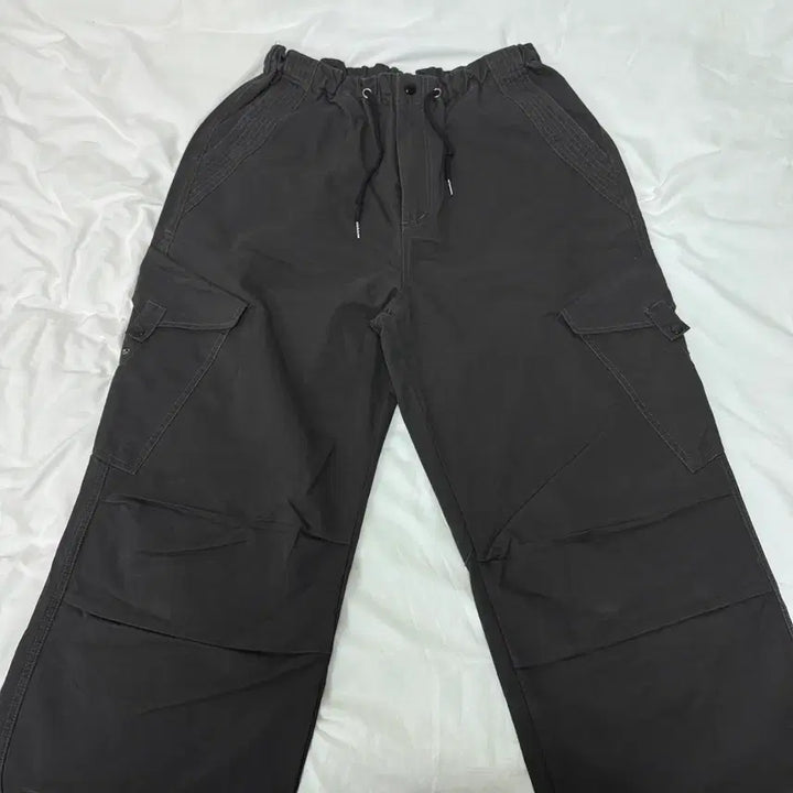 [BUNJANG] Industry VTG Slant Cargo Parachute Pants Charcoal L / (새상품) 인더스트 VTG 사선카고 파라슈트 팬츠 차콜 L(3)