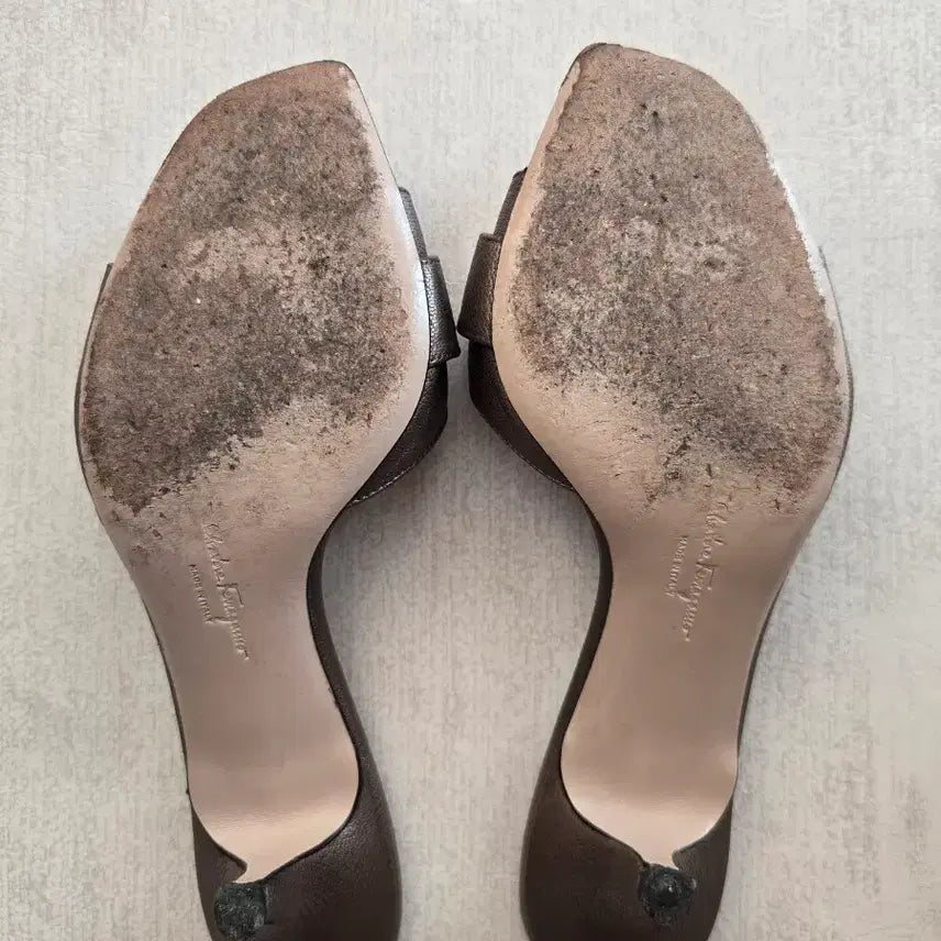 [BUNJANG] Ferragamo Mule 35.5 Gold Brown Slippers / 페라가모 뮬 35.5 골드브라운 슬리퍼 225-230