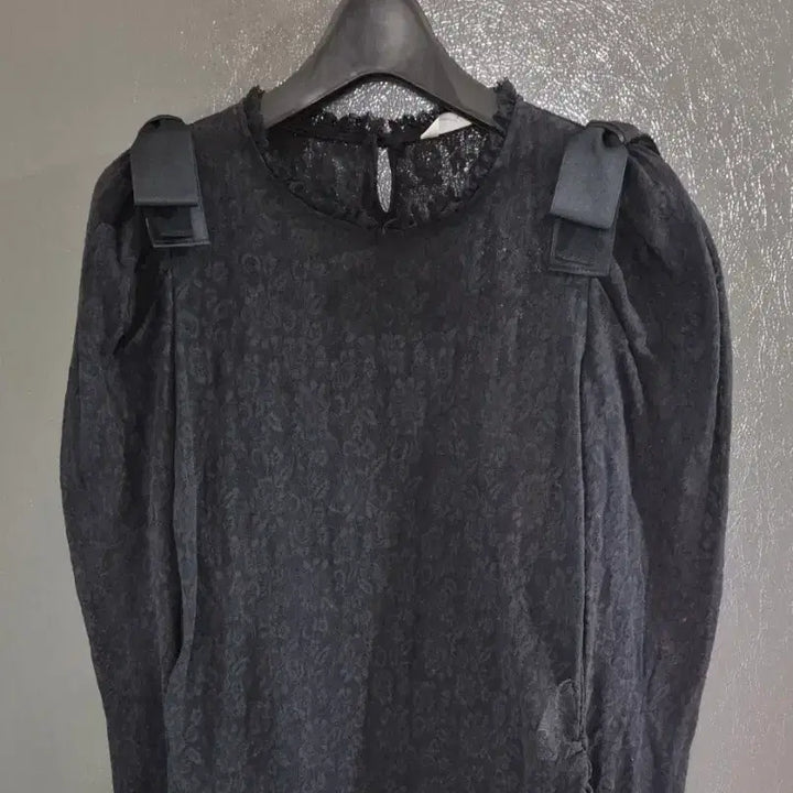 [BUNJANG] Reneybon Black Lace Ribbon Blouse / 레니본 블랙 레이스 리본 블라우스