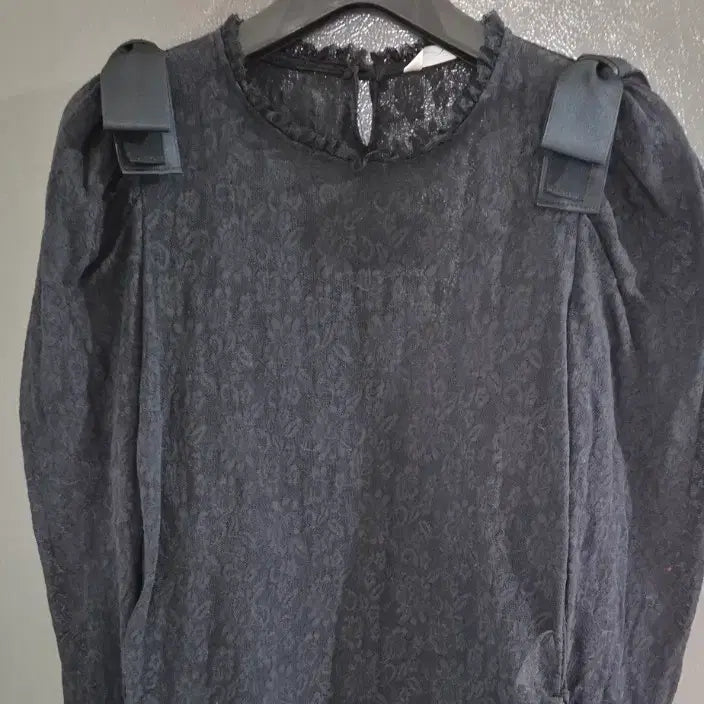 [BUNJANG] Reneybon Black Lace Ribbon Blouse / 레니본 블랙 레이스 리본 블라우스