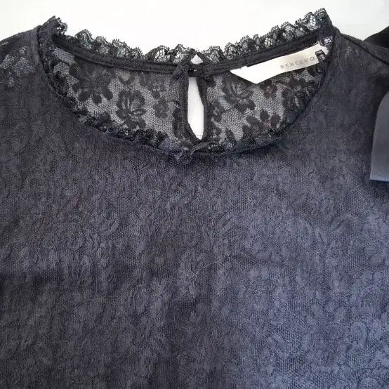 [BUNJANG] Reneybon Black Lace Ribbon Blouse / 레니본 블랙 레이스 리본 블라우스