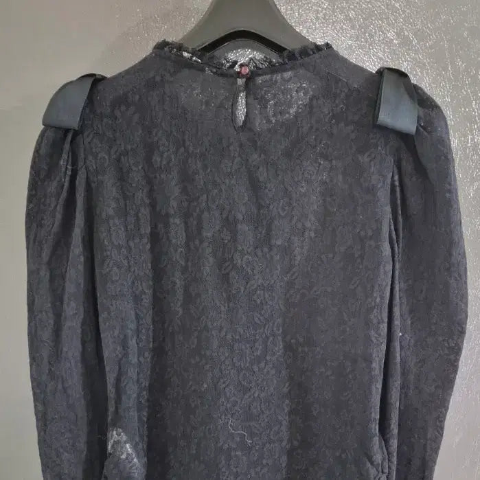 [BUNJANG] Reneybon Black Lace Ribbon Blouse / 레니본 블랙 레이스 리본 블라우스