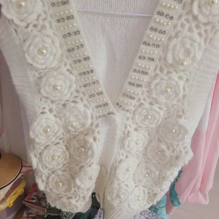 [BUNJANG] Ivory Pearl Embellished Knit Vest / 아이보리 진주 장식 니트 조끼