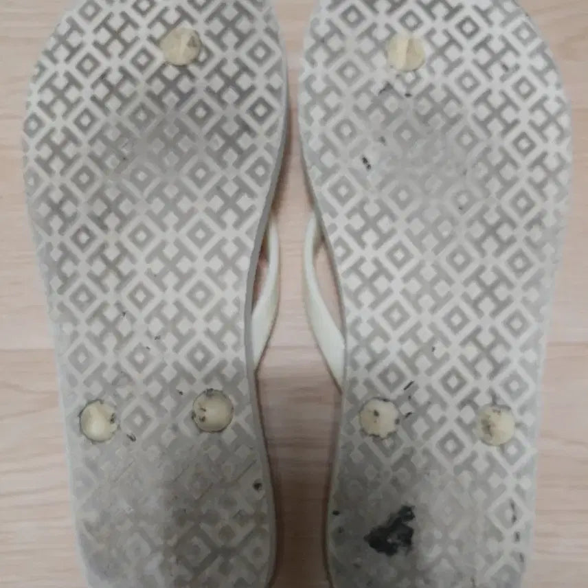 [BUNJANG] Tory Burch Heart Print Flip-Flop Sandals 235 / 토리버치 하트 프린트 조리 샌들 235
