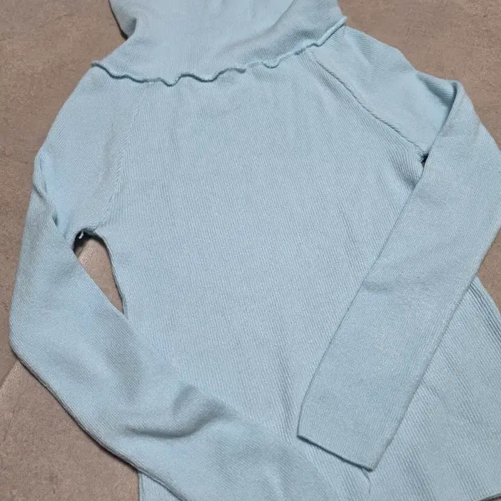 [BUNJANG] Off-Shoulder Long Sleeve Knit Top - Sky Blue / 오프숄더 긴팔 니트 하늘색
