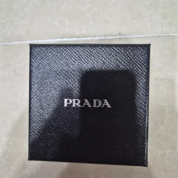 [BUNJANG] Prada Star Keychain / 프라다 별키링