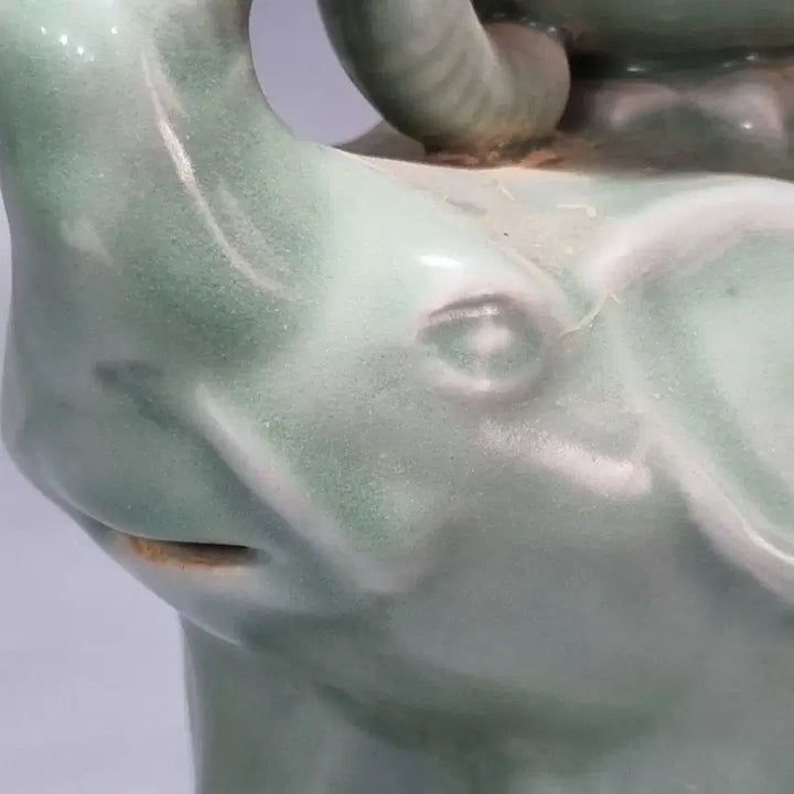 [BUNJANG] Yongcheon Kiln Celadon Elephant Incense Burner / 용천요 청자 코끼리 향꽂이