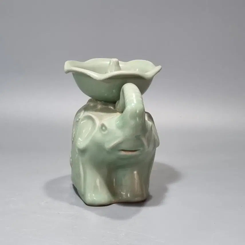 [BUNJANG] Yongcheon Kiln Celadon Elephant Incense Burner / 용천요 청자 코끼리 향꽂이