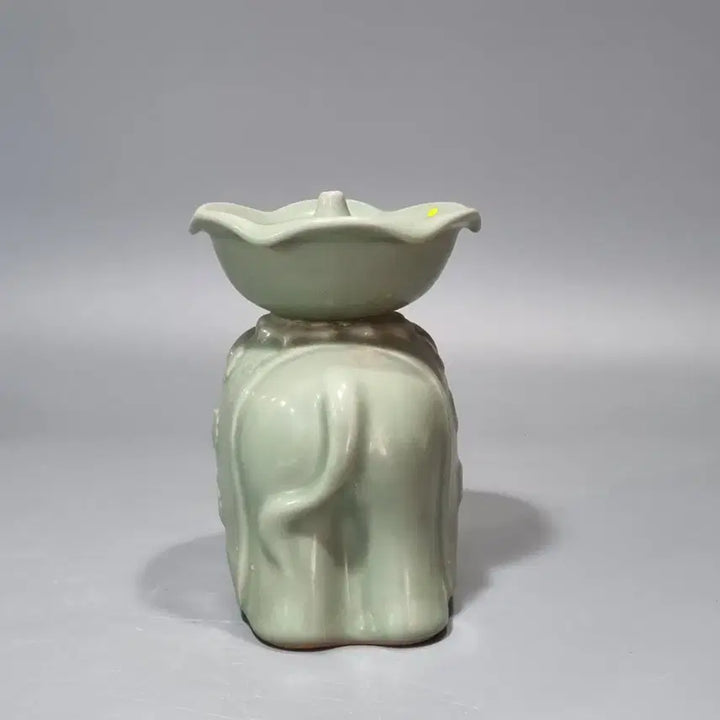 [BUNJANG] Yongcheon Kiln Celadon Elephant Incense Burner / 용천요 청자 코끼리 향꽂이