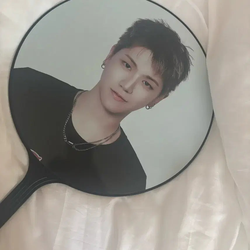 [BUNJANG] BOYNEXTDOOR Riwoo Uchiwa / 보넥도 리우 우치와 판매!!