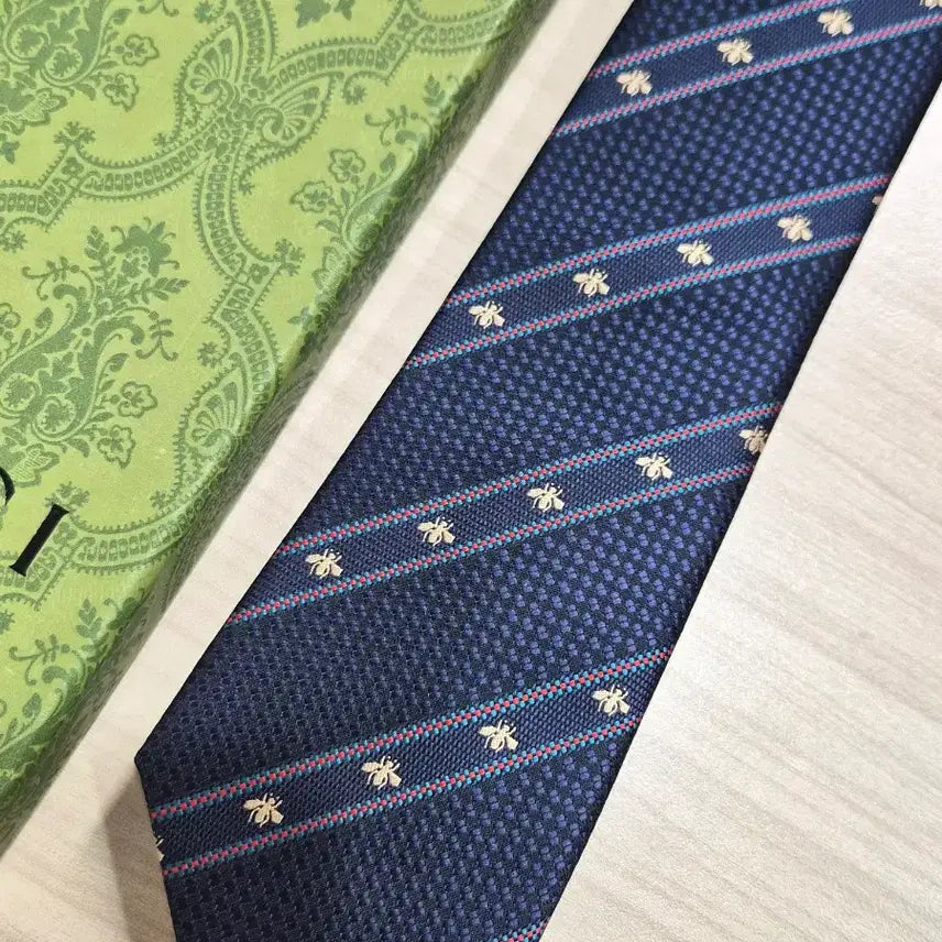 [BUNJANG] Gucci Petite Bee Silk Tie (Navy) / 구찌 GUCCI 쁘띠꿀벌 실크넥타이(네이비)