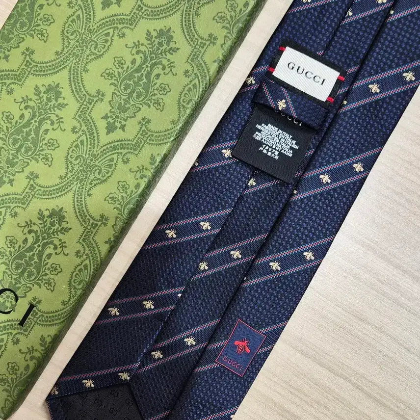 [BUNJANG] Gucci Petite Bee Silk Tie (Navy) / 구찌 GUCCI 쁘띠꿀벌 실크넥타이(네이비)