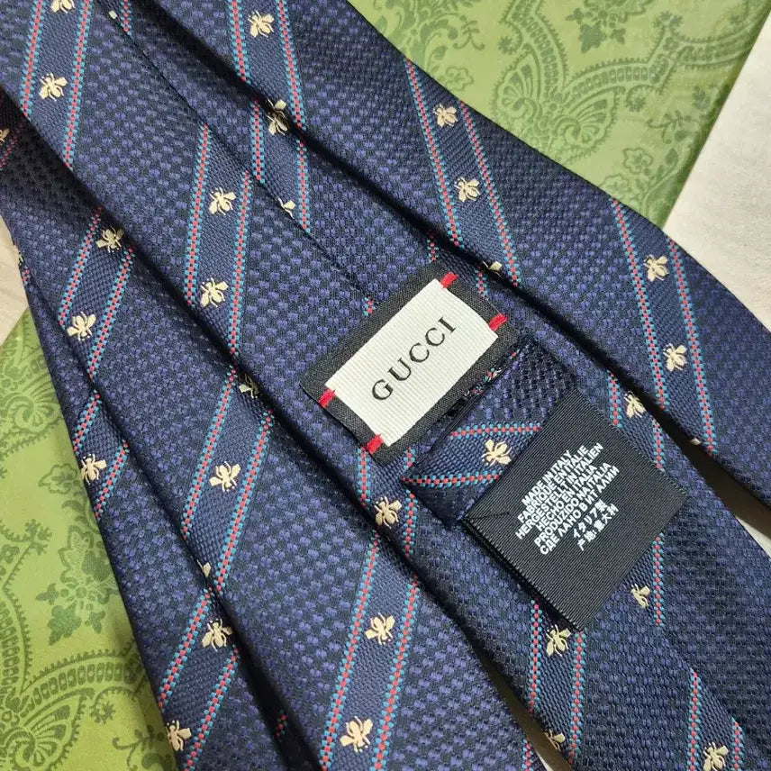 [BUNJANG] Gucci Petite Bee Silk Tie (Navy) / 구찌 GUCCI 쁘띠꿀벌 실크넥타이(네이비)