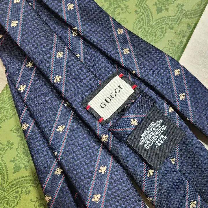 [BUNJANG] Gucci Petite Bee Silk Tie (Navy) / 구찌 GUCCI 쁘띠꿀벌 실크넥타이(네이비)