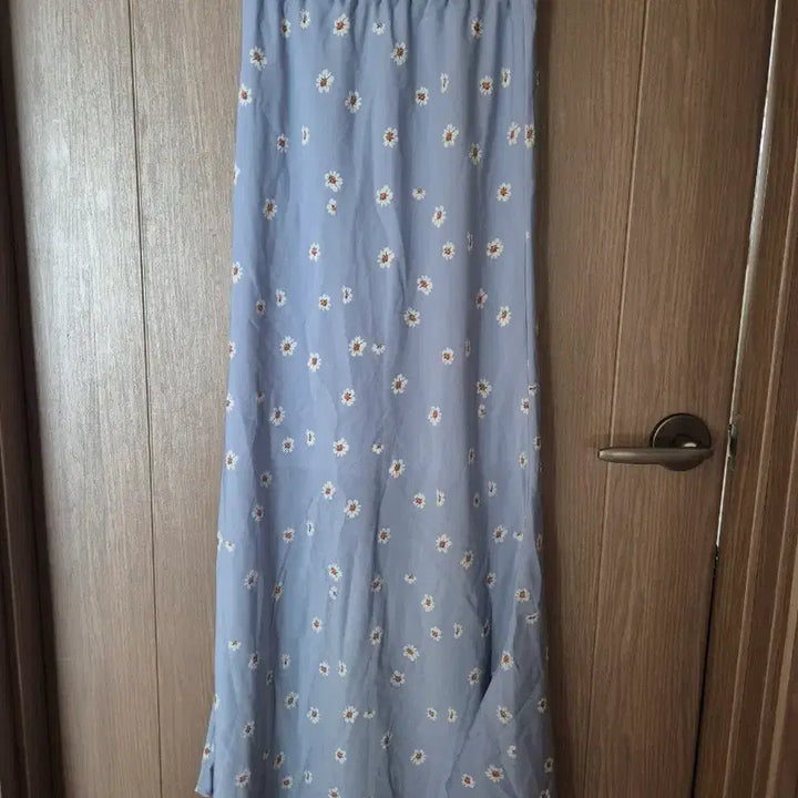 [BUNJANG] Floral Print Long Skirt / 하늘색 데이지 롱 스커트