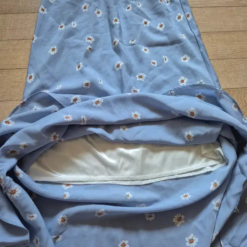 [BUNJANG] Floral Print Long Skirt / 하늘색 데이지 롱 스커트