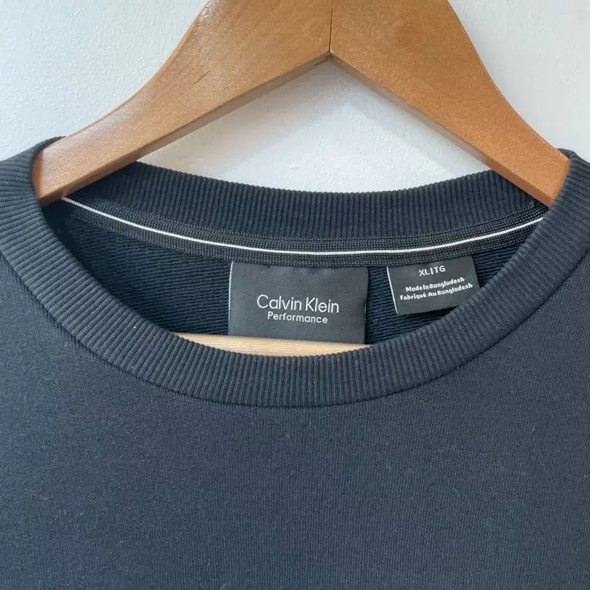 [SOLD OUT] 캘빈클라인 퍼포먼스 블랙 맨투맨 티셔츠 XL