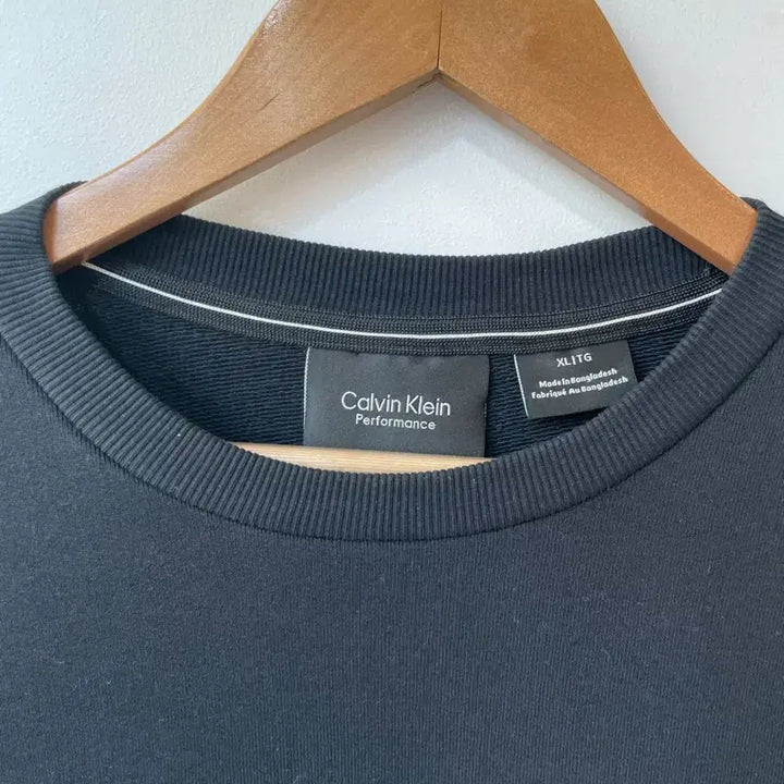 [SOLD OUT] 캘빈클라인 퍼포먼스 블랙 맨투맨 티셔츠 XL
