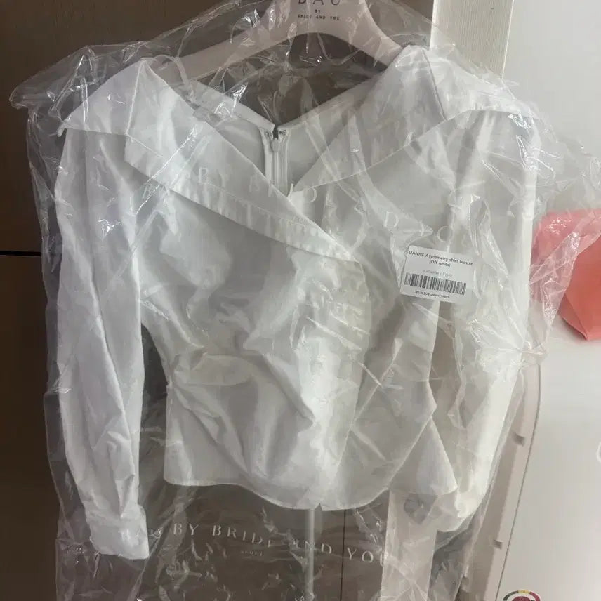 [SOLD OUT] BAU 리안느 언발란스 셔츠 블라우스  새상품