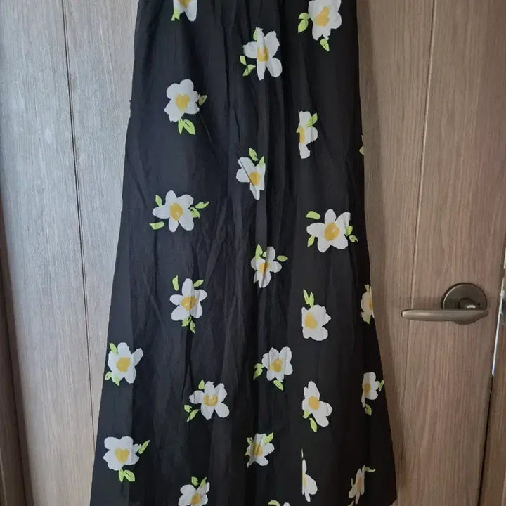 [BUNJANG] Black Floral Long Skirt / 검정색 꽃무늬 롱 스커트