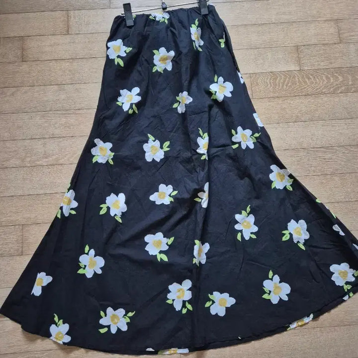 [BUNJANG] Black Floral Long Skirt / 검정색 꽃무늬 롱 스커트