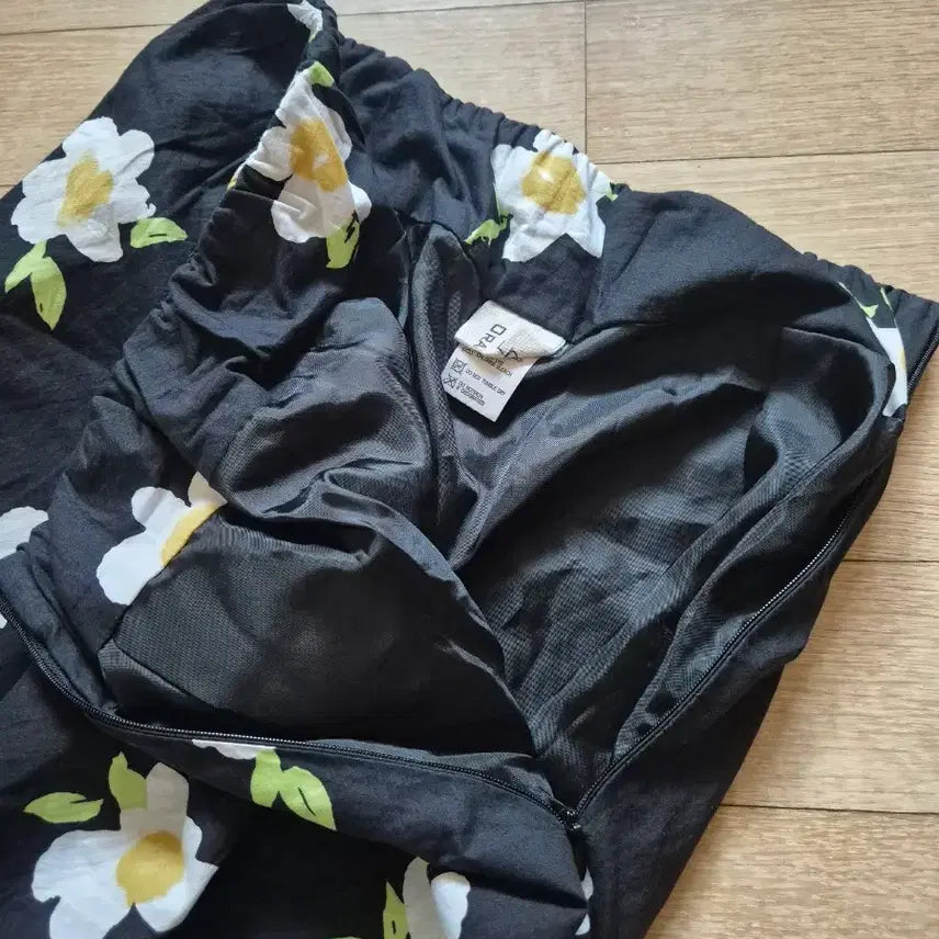 [BUNJANG] Black Floral Long Skirt / 검정색 꽃무늬 롱 스커트