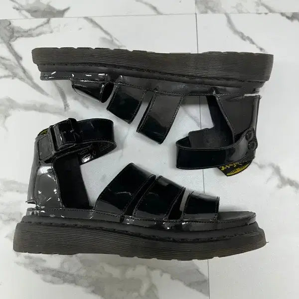[BUNJANG] Dr. Martens Clarissa Sandals / 닥터마틴 클라리사 샌들 에나멜 블랙