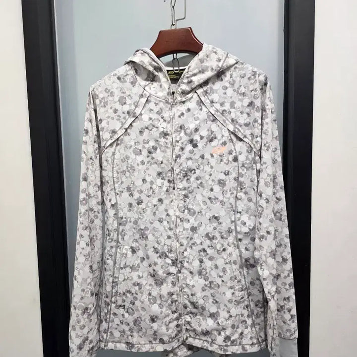 [BUNJANG] Skechers Performance Functional Hooded Windbreaker 95 / 스케쳐스 퍼포먼스 기능성 후드바람막이 95