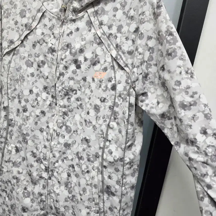 [BUNJANG] Skechers Performance Functional Hooded Windbreaker 95 / 스케쳐스 퍼포먼스 기능성 후드바람막이 95