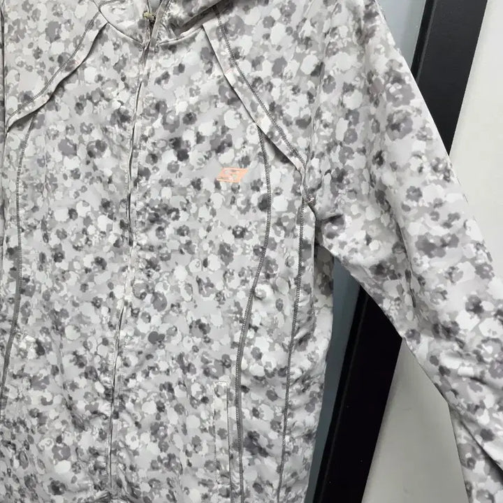 [BUNJANG] Skechers Performance Functional Hooded Windbreaker 95 / 스케쳐스 퍼포먼스 기능성 후드바람막이 95